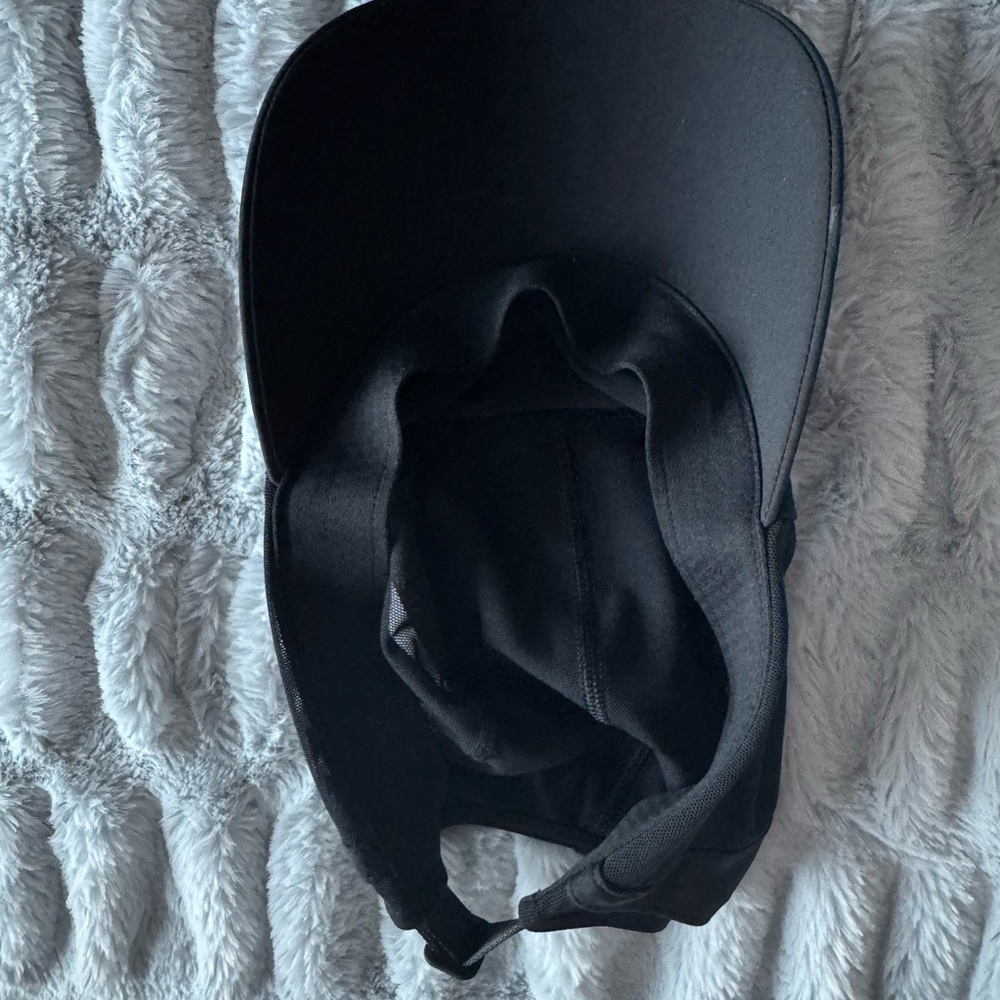 Lululemon Black Athletic Cap - Picture 4 of 4